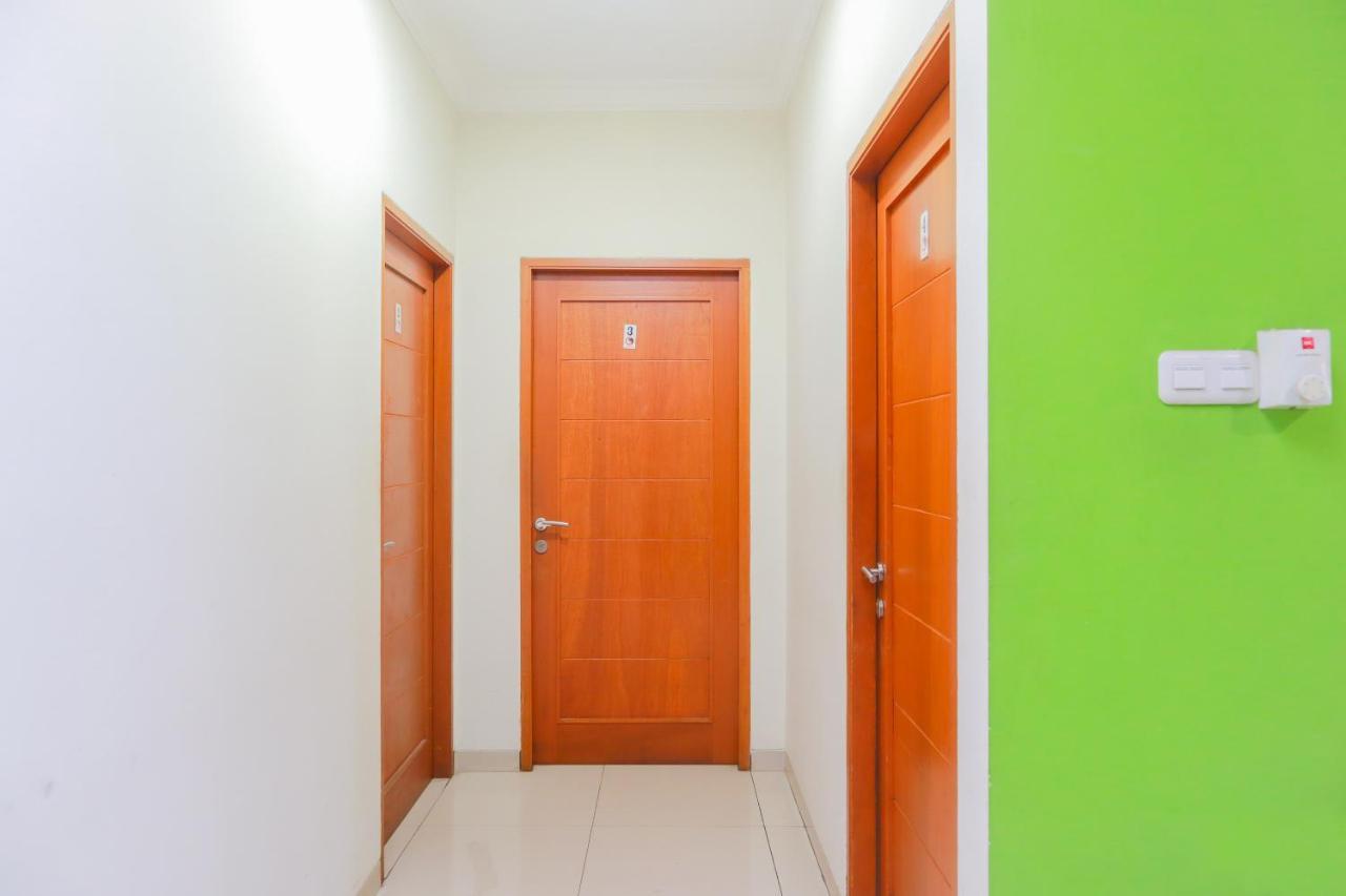 Oyo 2196 Ss Homes Dżakarta Zewnętrze zdjęcie