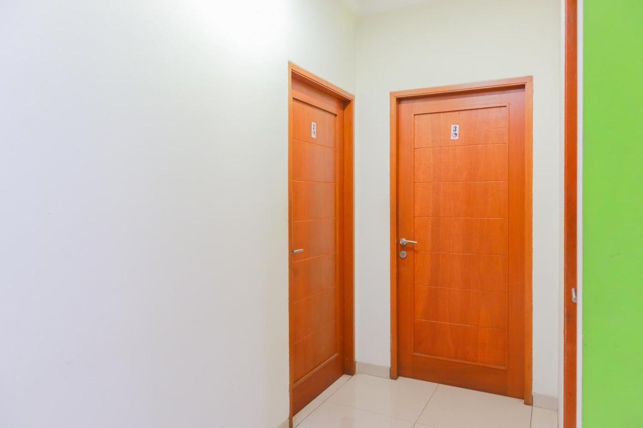 Oyo 2196 Ss Homes Dżakarta Zewnętrze zdjęcie